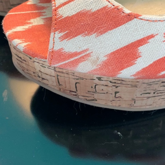 EUC Size 7 Orange animal print tiger platforms.  Shoedazzle. Cork - Picture 4 of 10